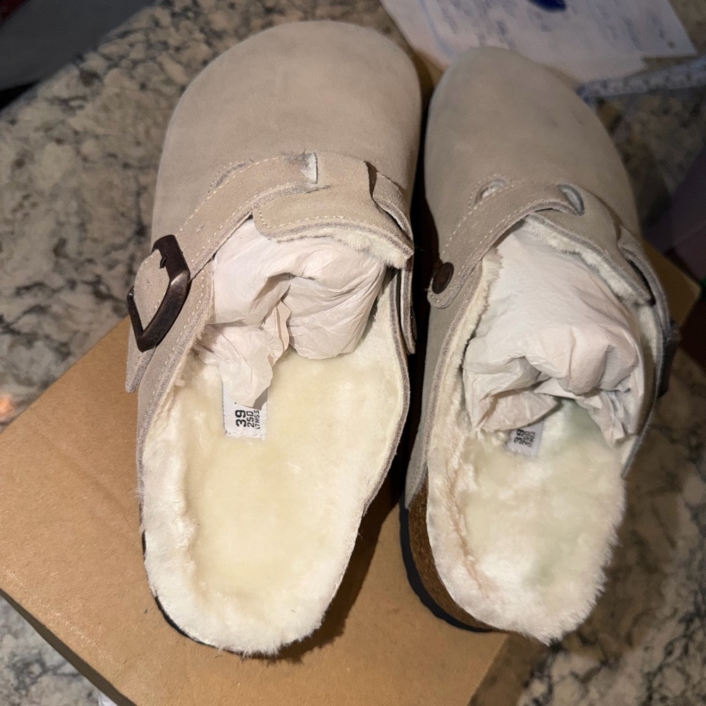 KLUKGE Light Gray Fuzzy Clogs